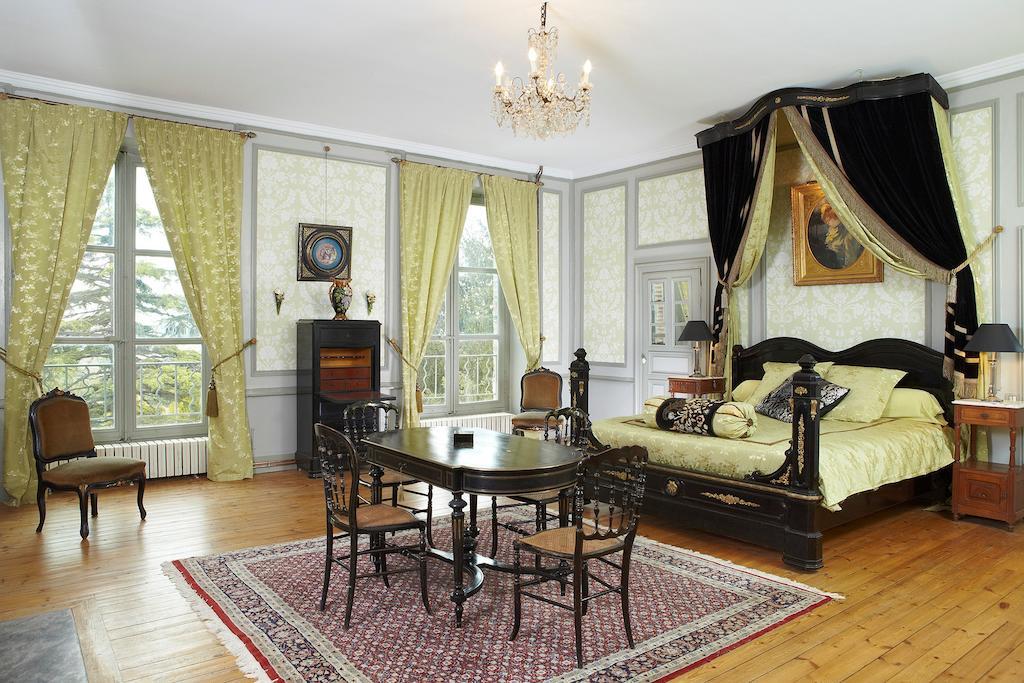 Chateau De Clermont-Saves Bed and Breakfast LʼIsle-Jourdain Værelse billede