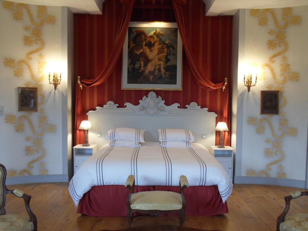Chateau De Clermont-Saves Bed and Breakfast LʼIsle-Jourdain Værelse billede