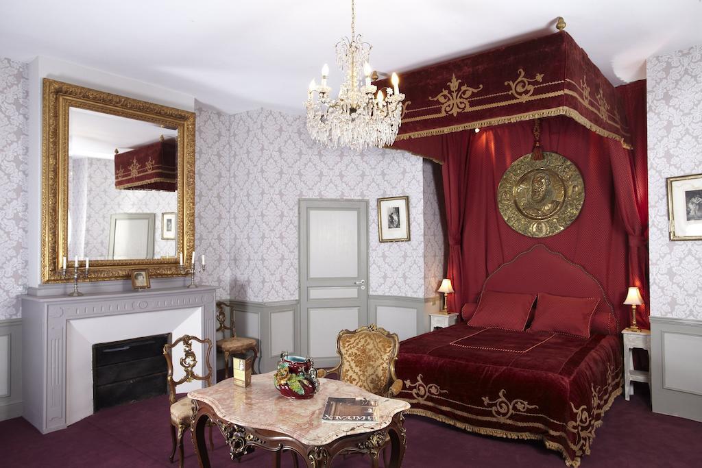 Chateau De Clermont-Saves Bed and Breakfast LʼIsle-Jourdain Værelse billede